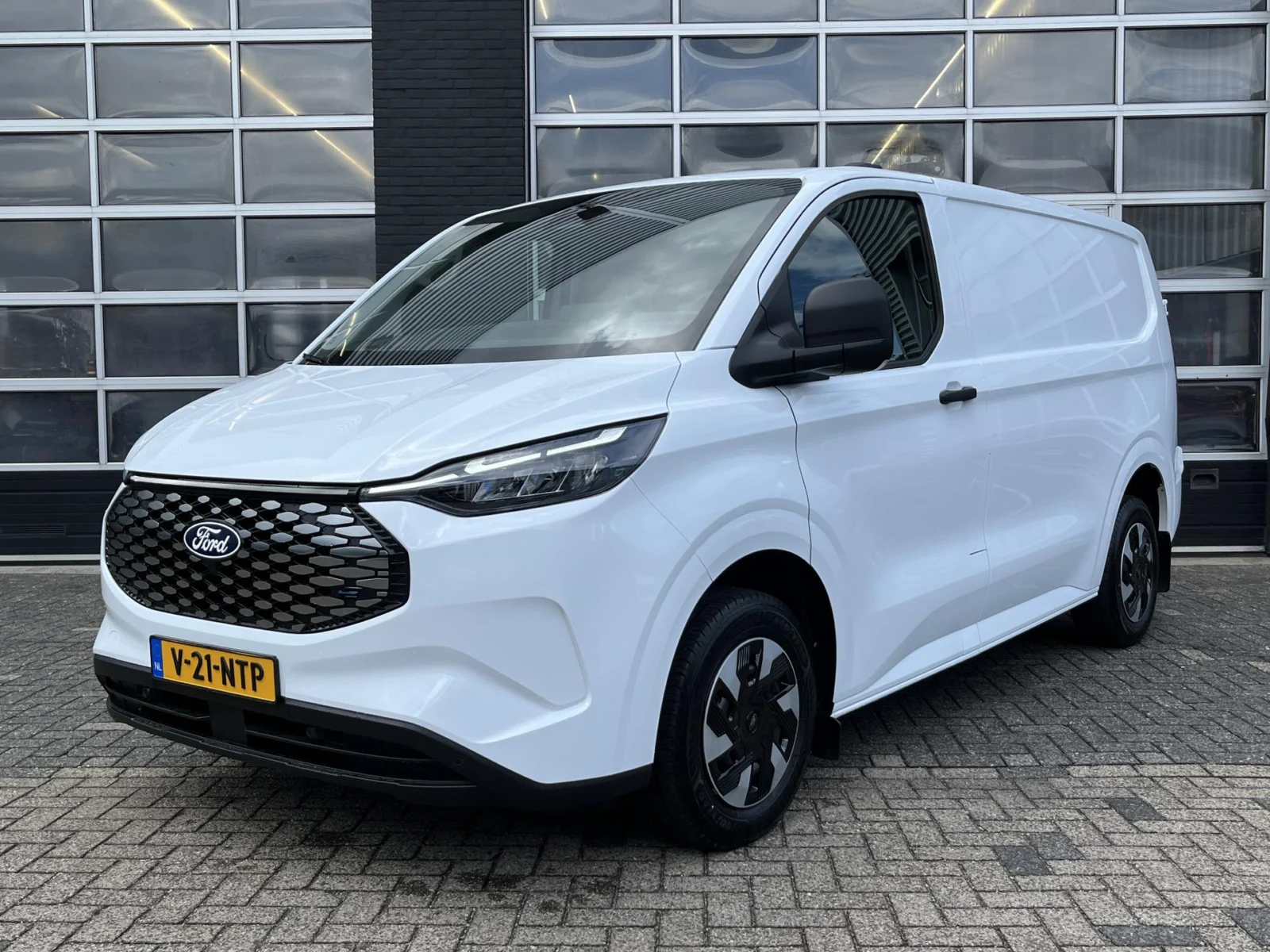 Ford e-Transit Custom 320