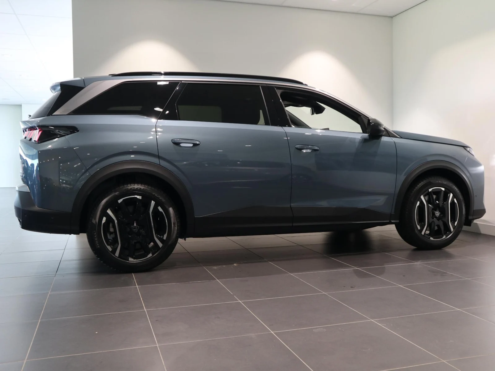 Peugeot e-5008 Allure Long Range 7p