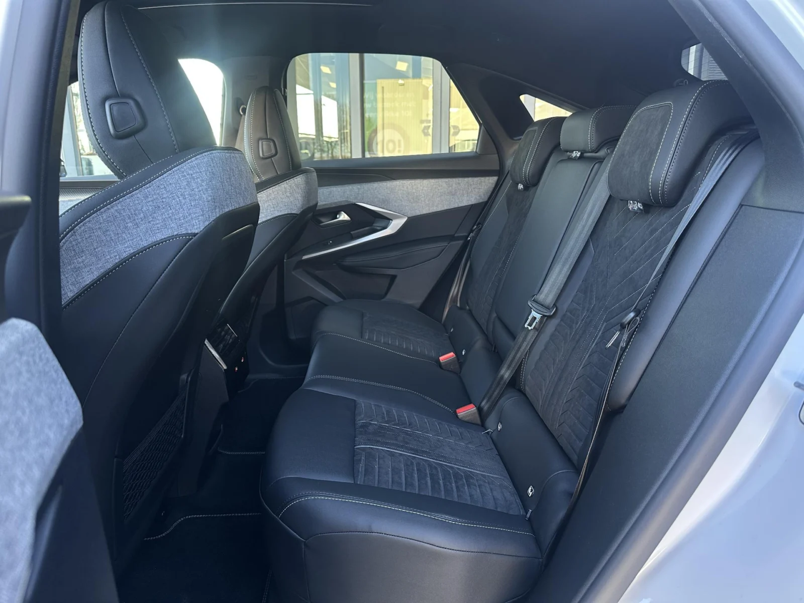 Peugeot e-3008 GT Avantage 210