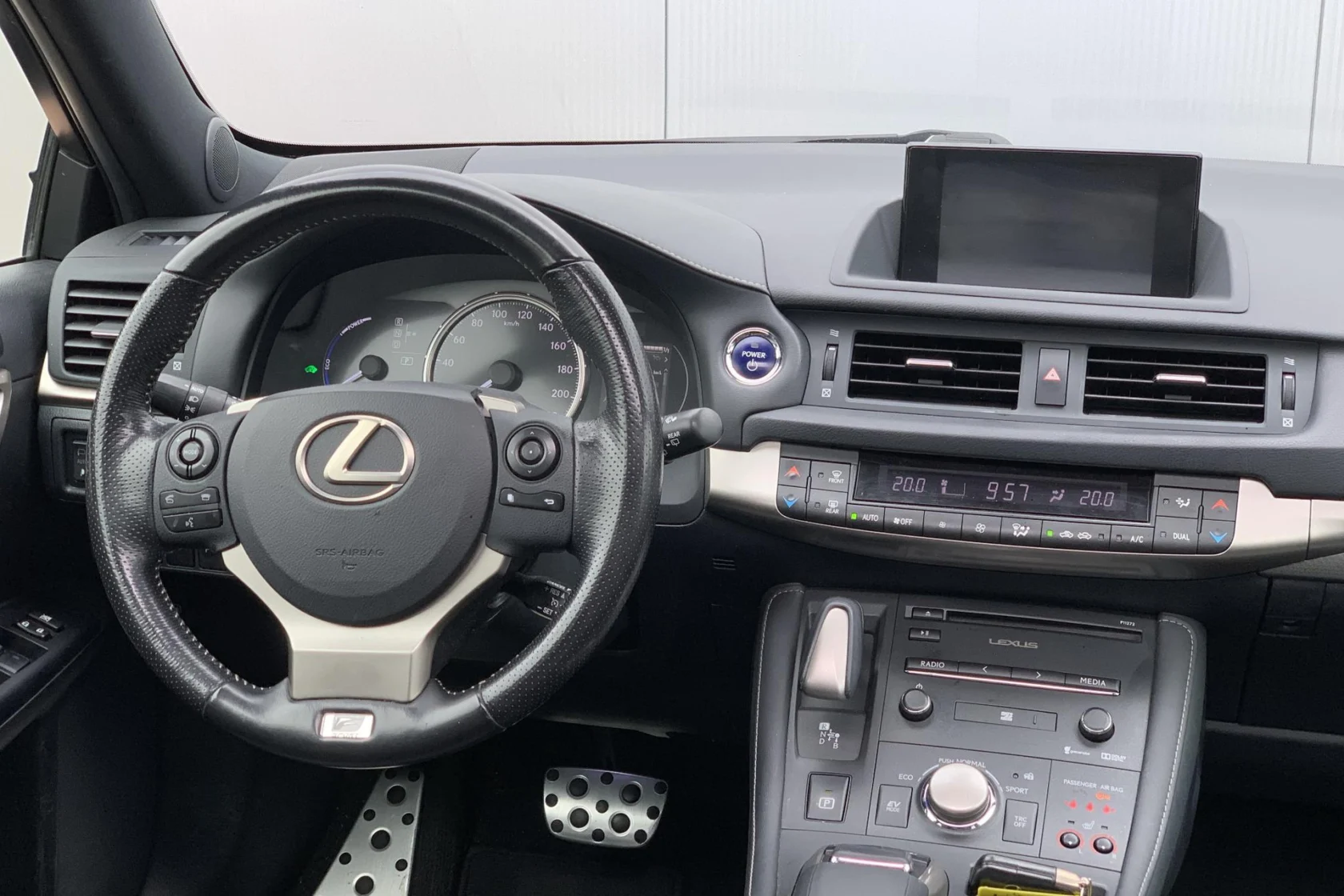 Lexus-CT 200h