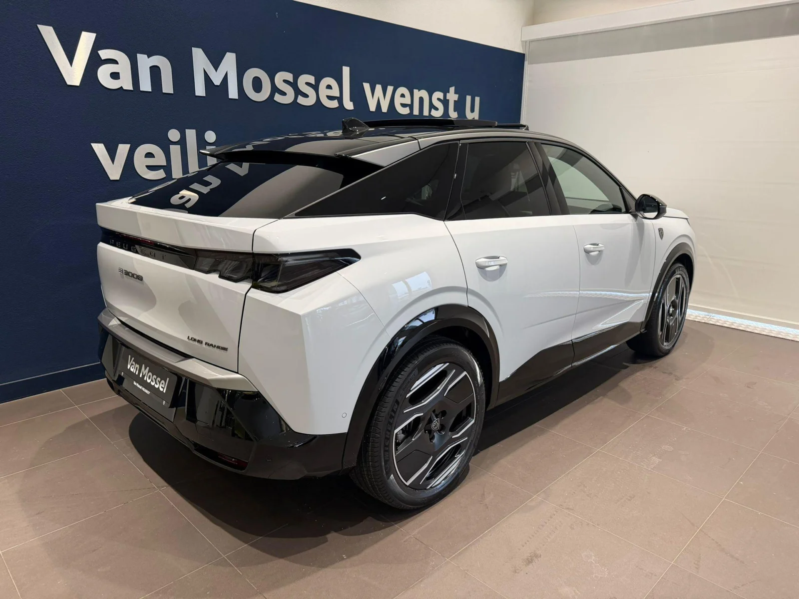 Peugeot e-3008 GT Long Range 230