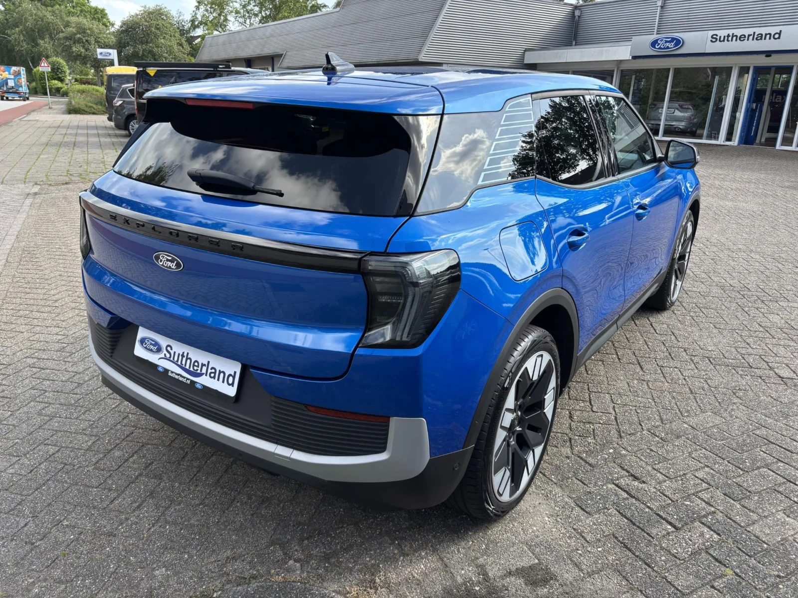 Ford Explorer Extended Range RWD