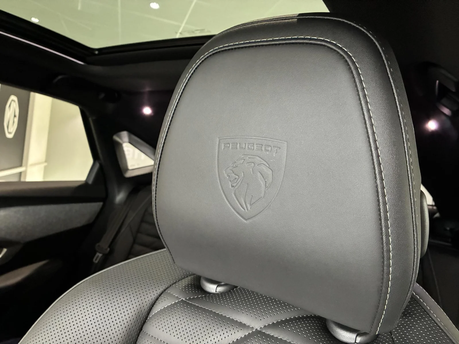 Peugeot e-3008 GT Exclusive 210
