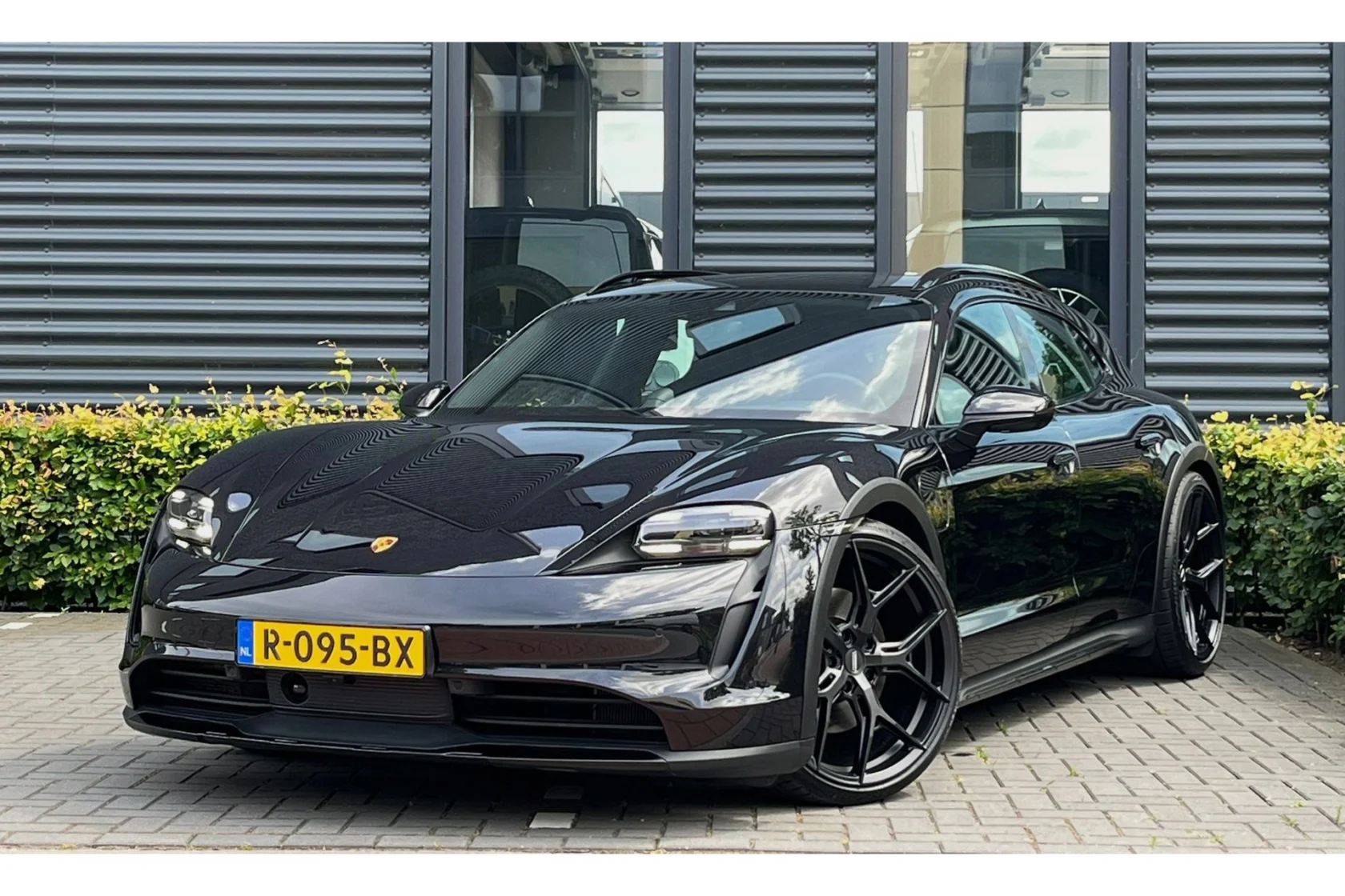 Porsche Taycan Cross Turismo 4S