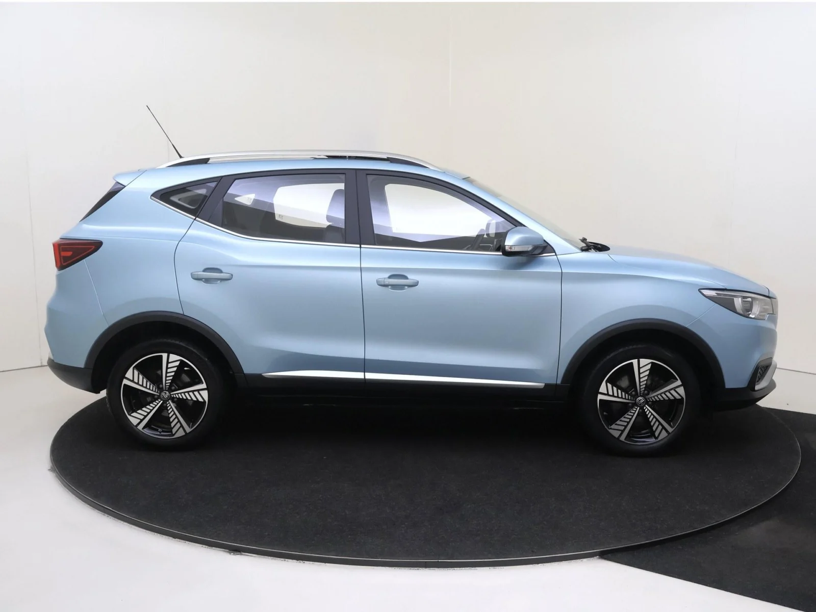 MG-ZS
