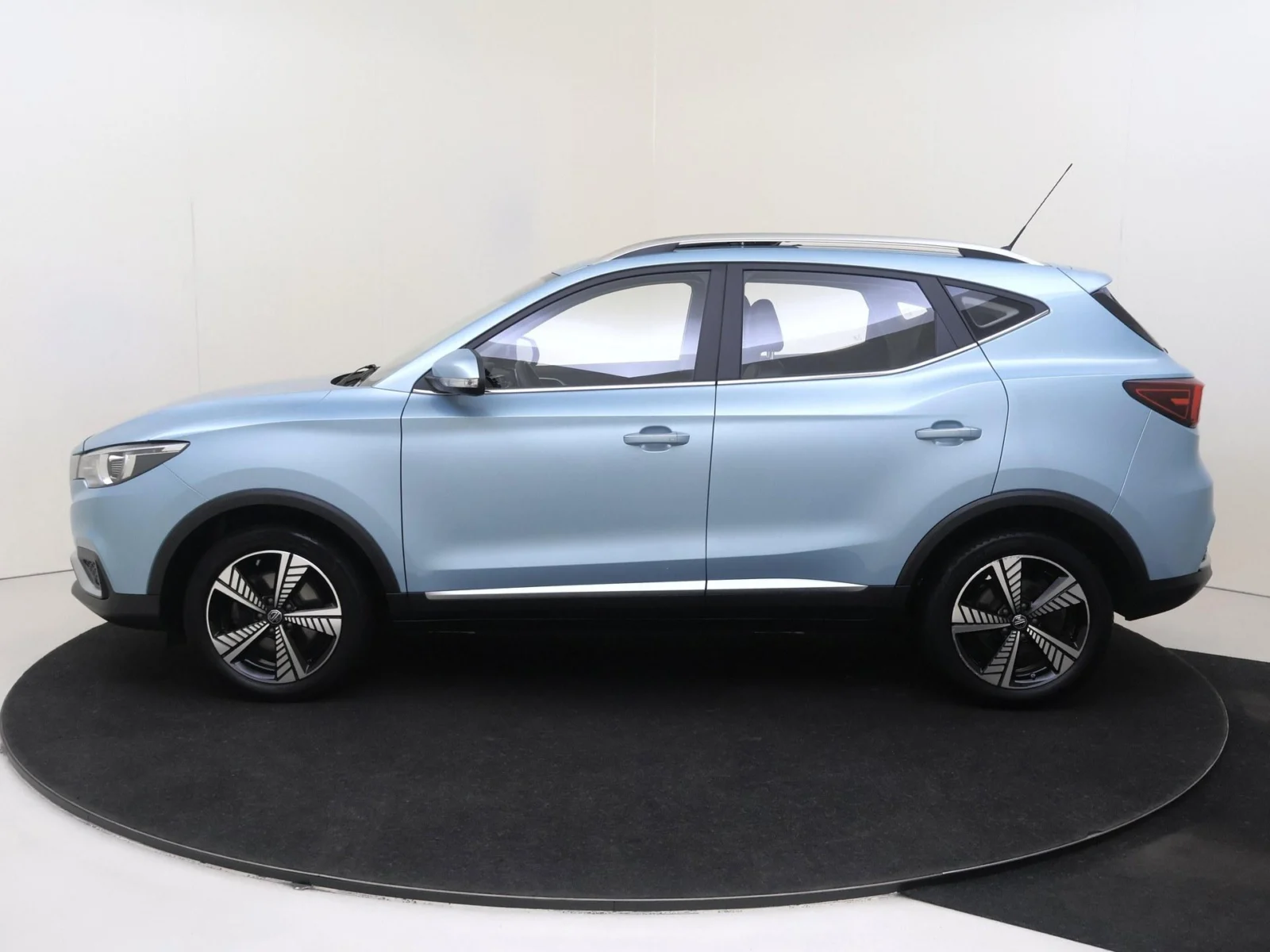 MG-ZS