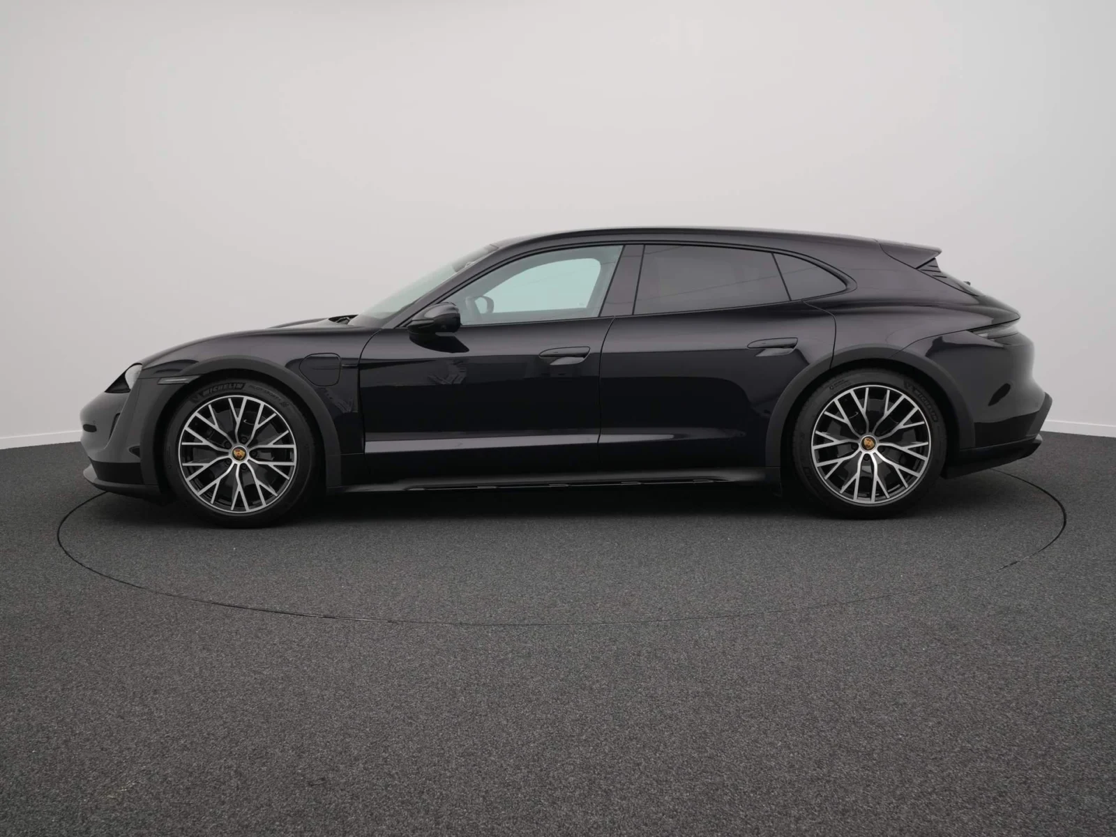 Porsche-Taycan 4