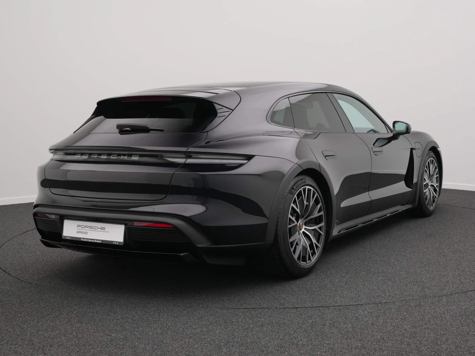 Porsche-Taycan 4