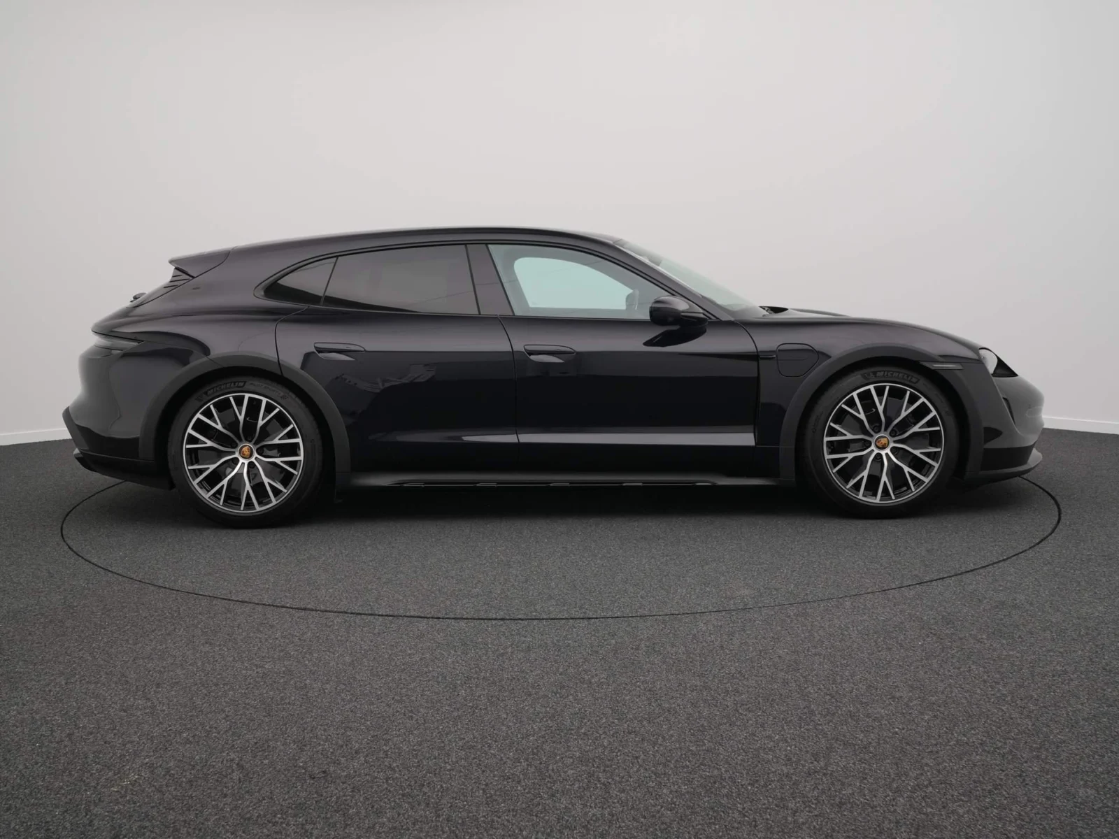 Porsche-Taycan 4