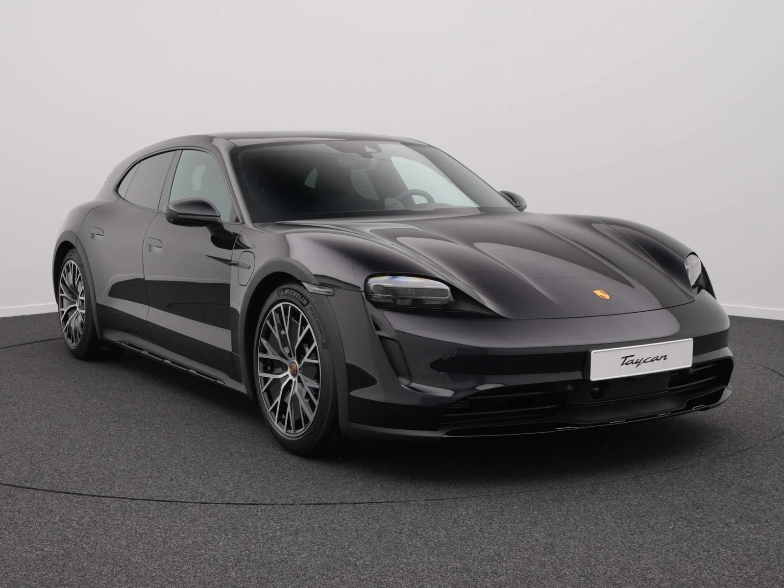Porsche-Taycan 4