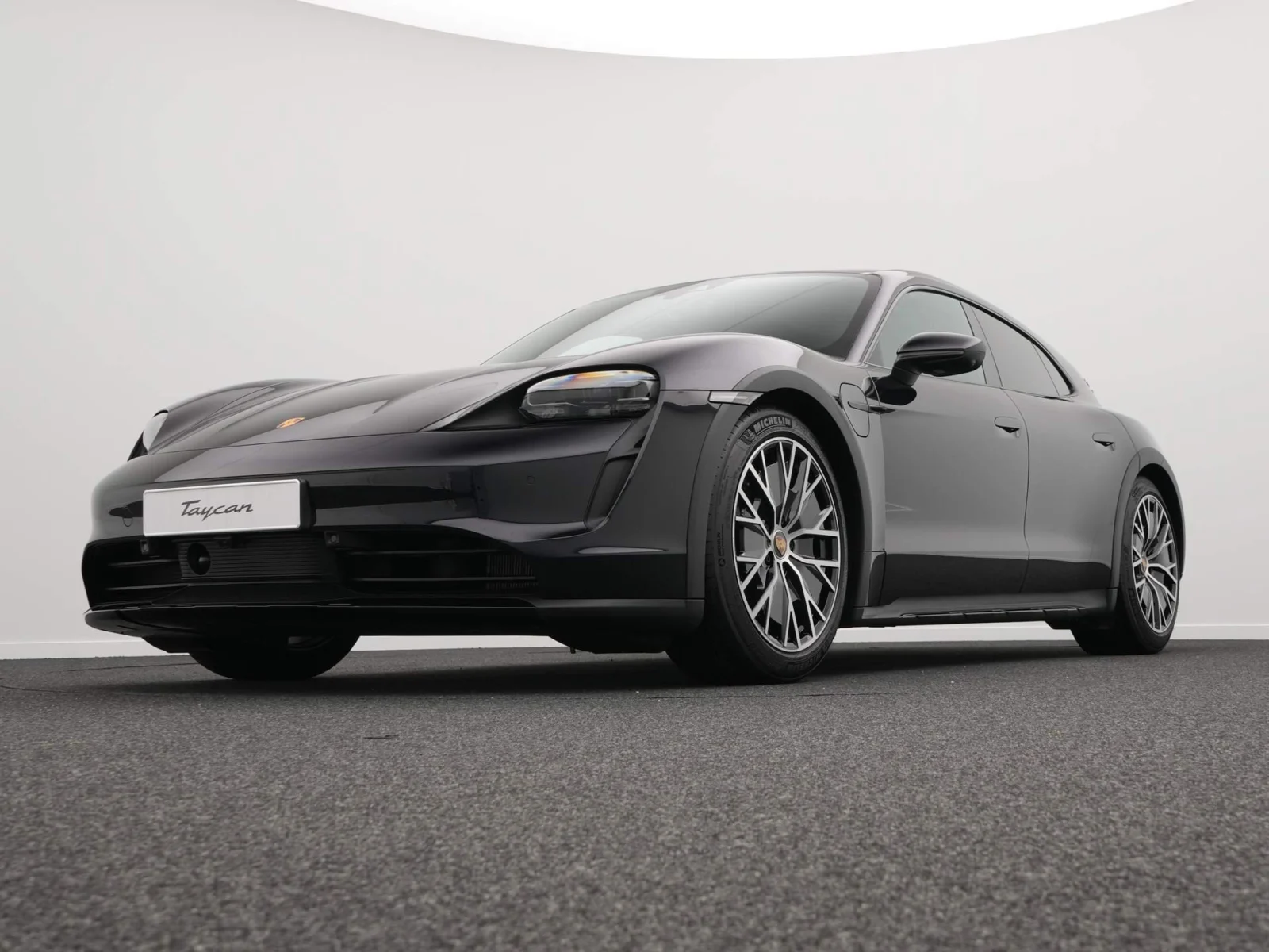 Porsche-Taycan 4