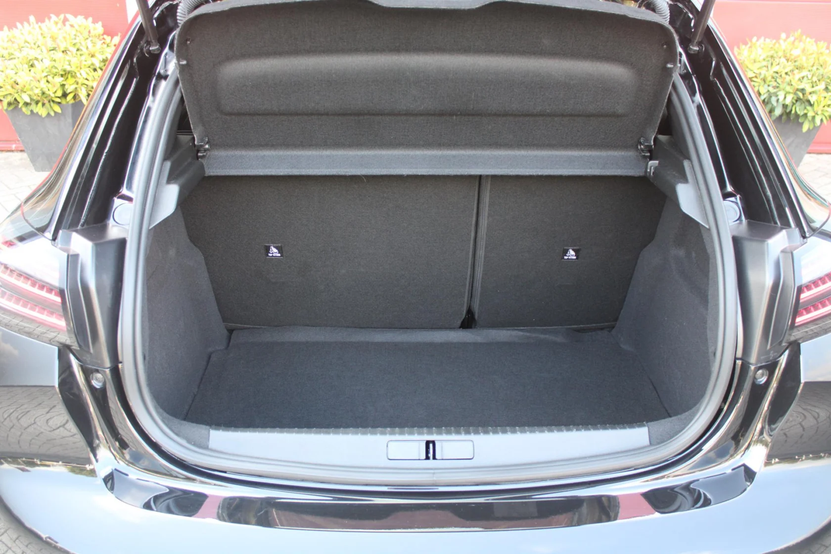 Peugeot-208